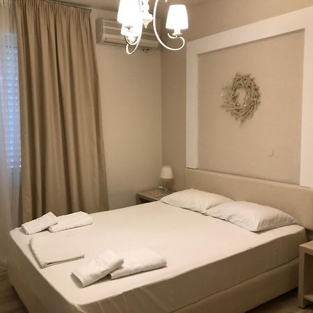 Leonidas Apartments And Suites Mola Kalyva Exteriér fotografie