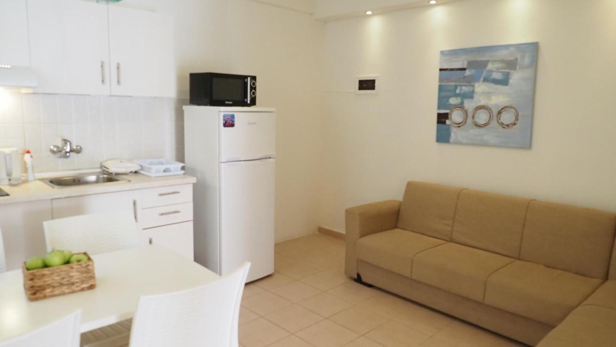 Leonidas Apartments And Suites Mola Kalyva Exteriér fotografie