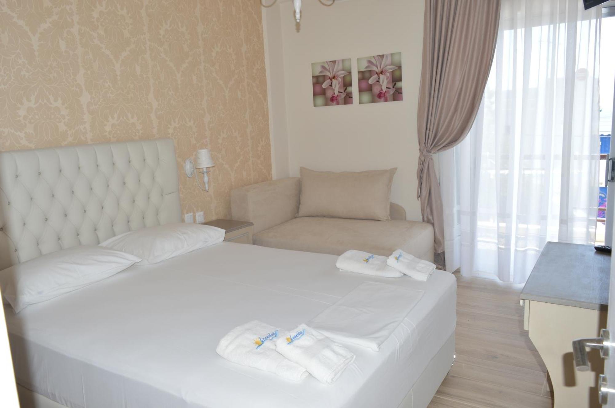 Leonidas Apartments And Suites Mola Kalyva Exteriér fotografie